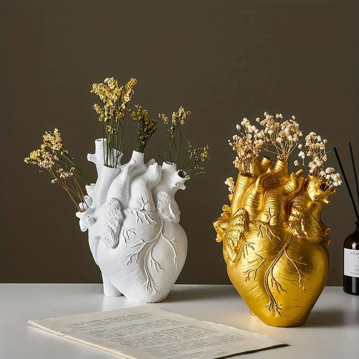Escultura em Resina Coração Vaso Decorativo para Flores - eFlix