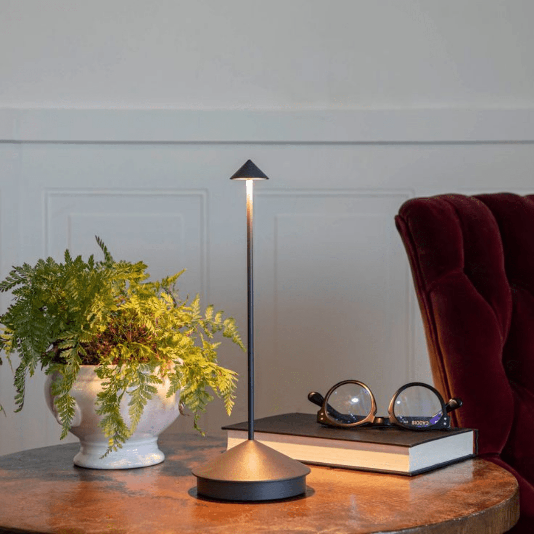 Luminária de Mesa Recarregável Minimalista Stillus - eFlix