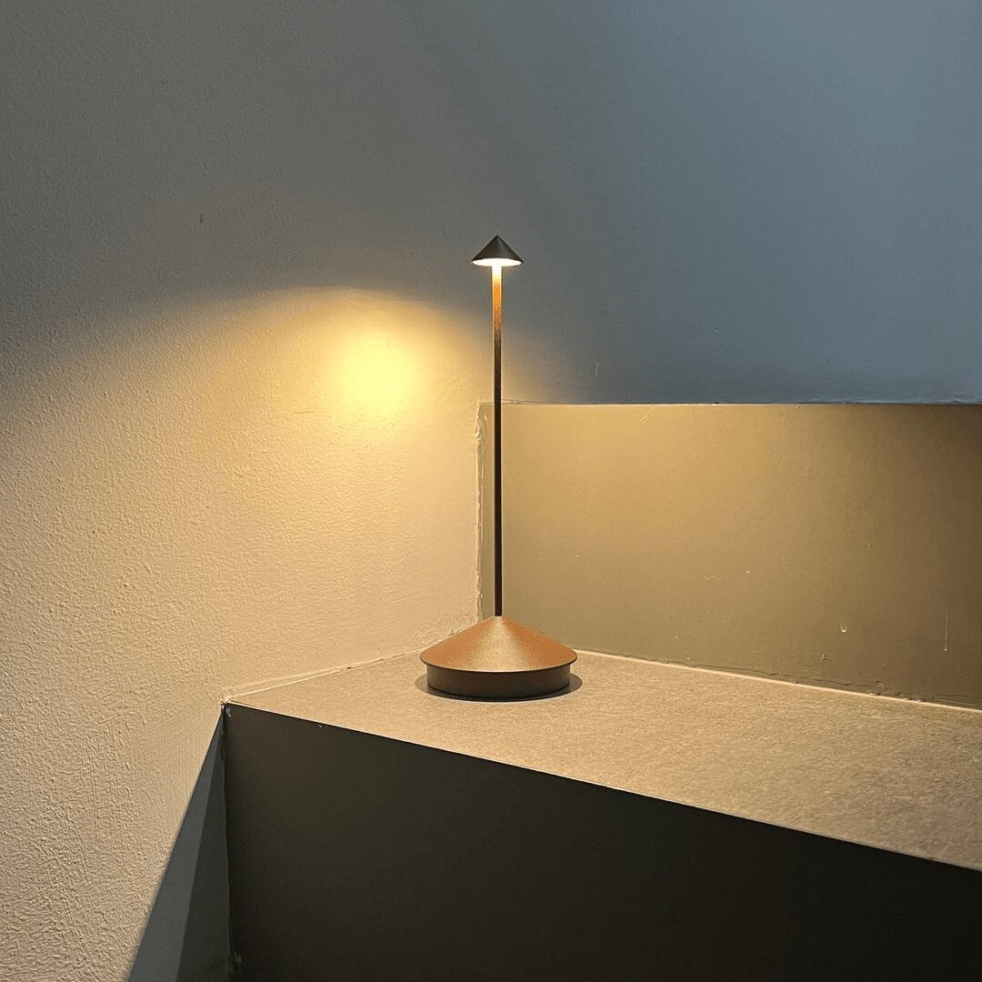 Luminária de Mesa Recarregável Minimalista Stillus - eFlix